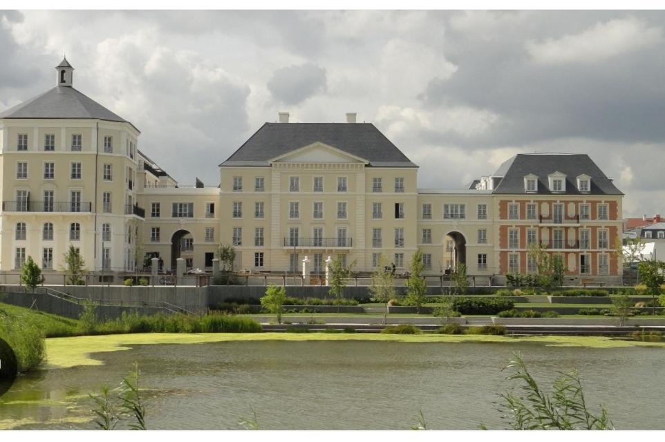 Appartement Situe Place Toscane A 5 Min De Disney セリ エクステリア 写真